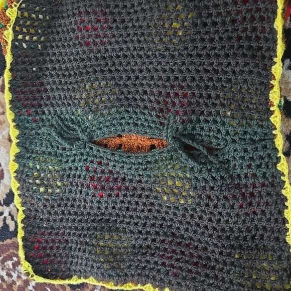 2 Rose Garden Crochet Vintage Floral Pillowcases Puffy 3D Rose Granny Square 70s - Picture 6 of 10